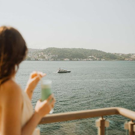 Radisson Blu Bosphorus Hotel อิสตันบูล ภายนอก รูปภาพ View of the Gulf of Pag from the town of Pag
