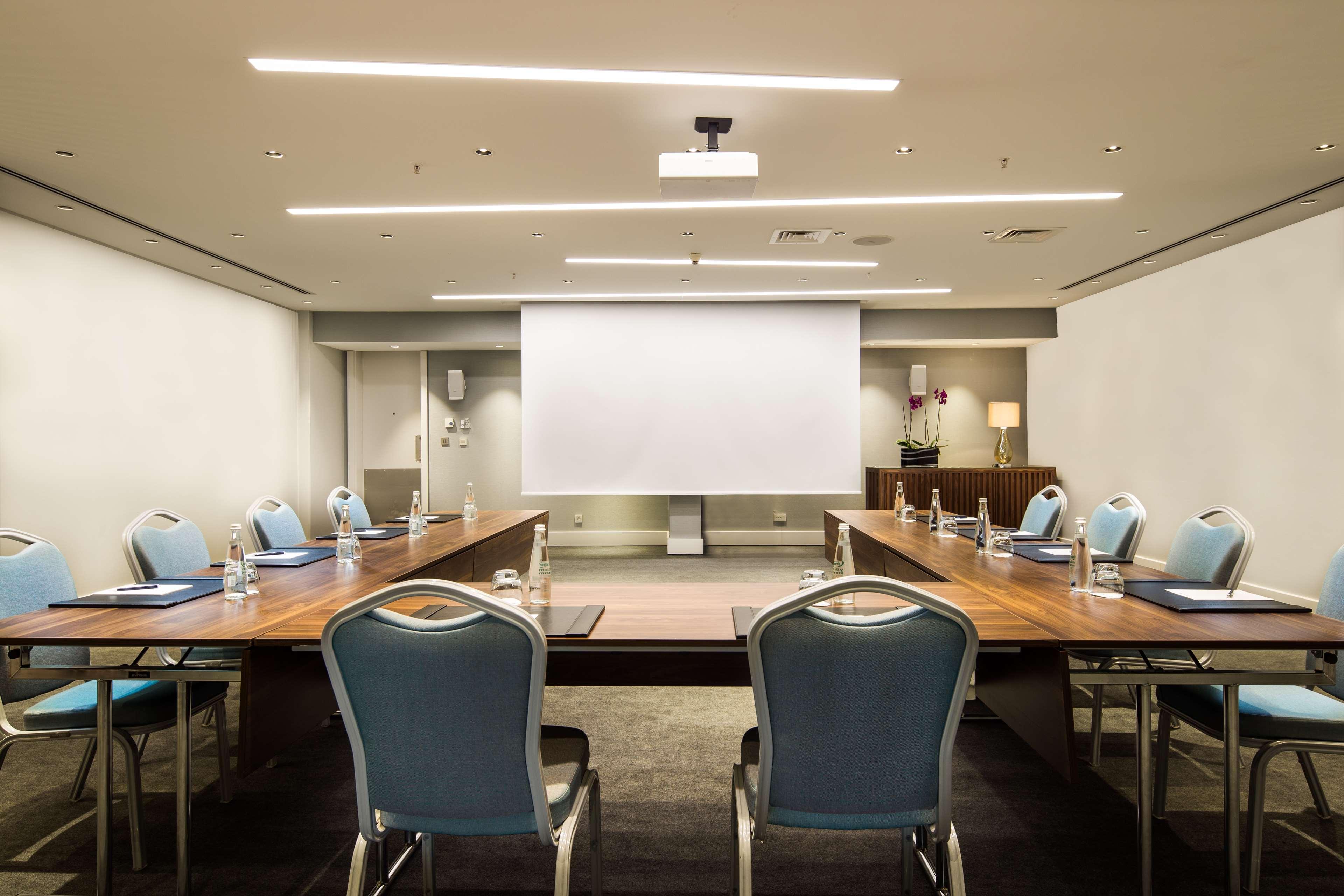 Radisson Blu Bosphorus Hotel อิสตันบูล ภายนอก รูปภาพ The meeting room