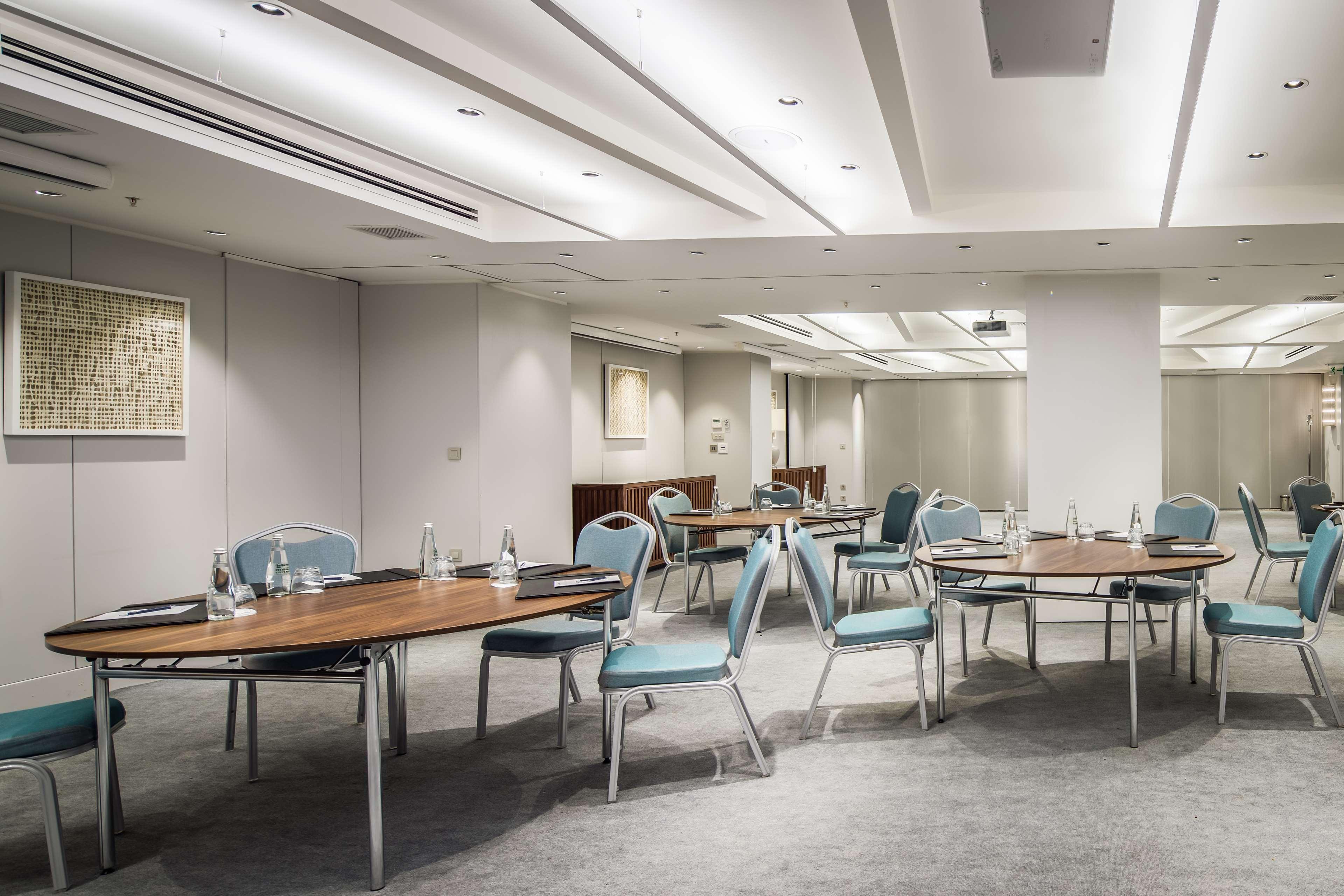 Radisson Blu Bosphorus Hotel อิสตันบูล ภายนอก รูปภาพ The meeting room