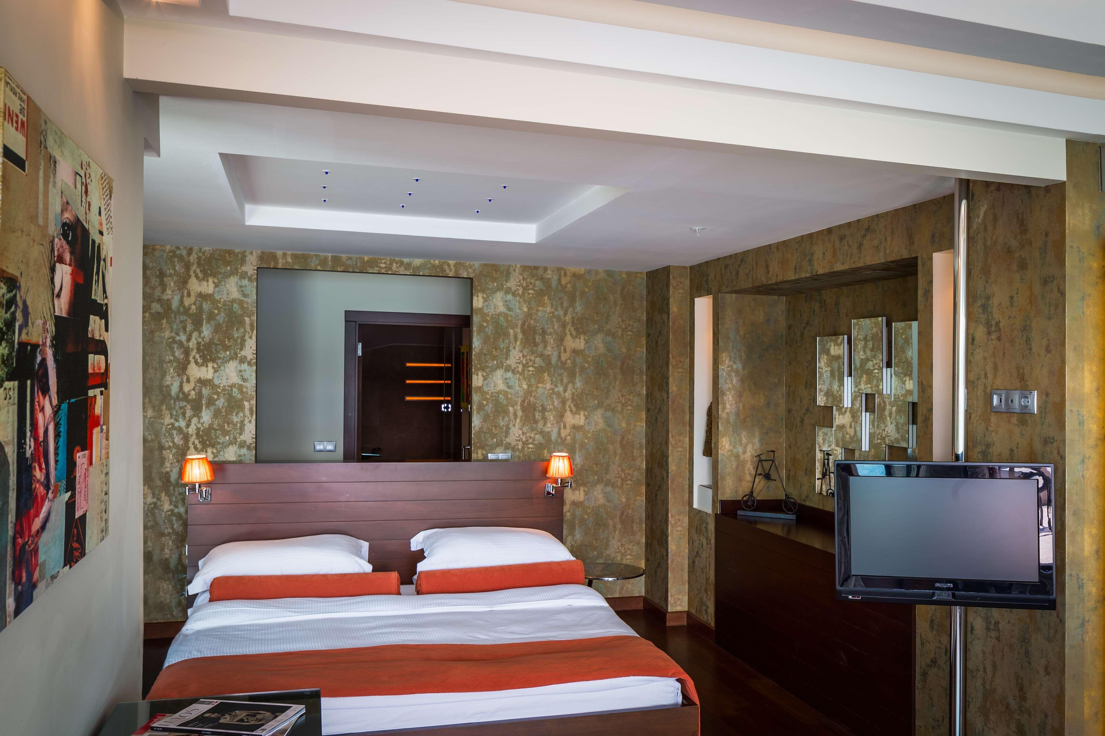 Radisson Blu Bosphorus Hotel อิสตันบูล ภายนอก รูปภาพ A bedroom at the hotel