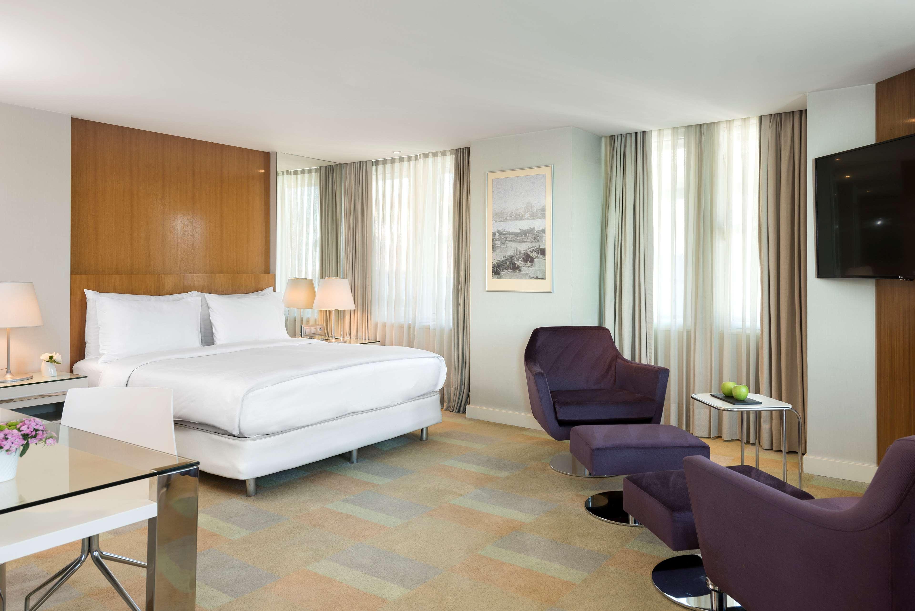 Radisson Blu Bosphorus Hotel อิสตันบูล ภายนอก รูปภาพ A suite at the Hotel Brussels