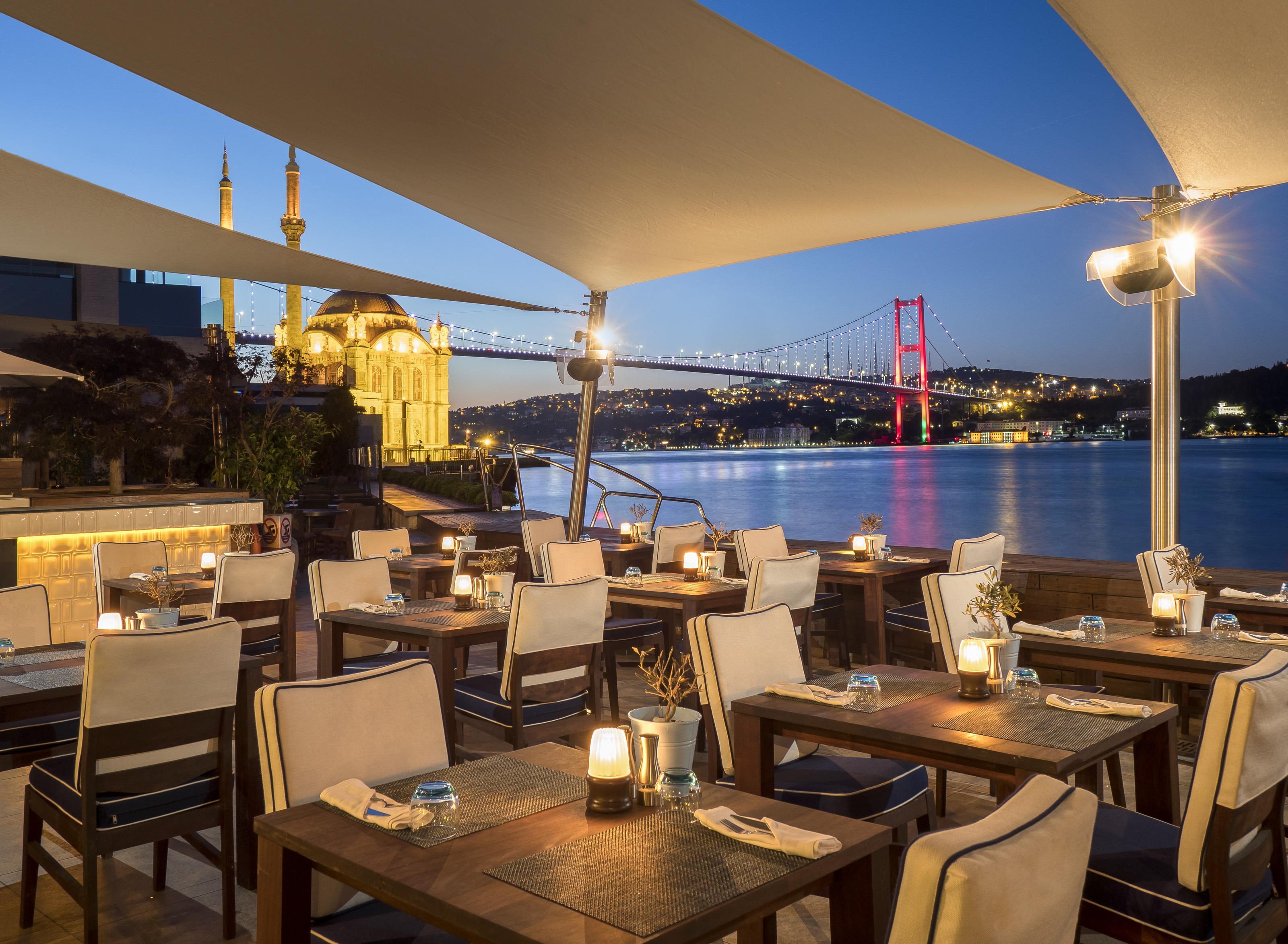 Radisson Blu Bosphorus Hotel อิสตันบูล ภายนอก รูปภาพ Terrace at the Four Seasons Hotel Istanbul