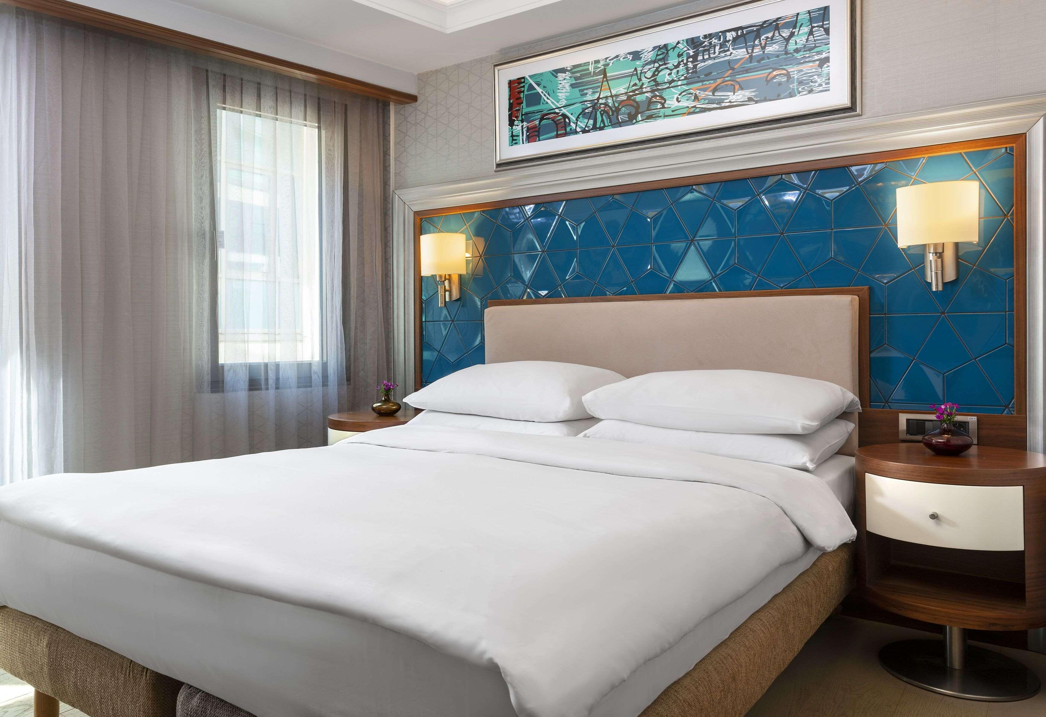 Radisson Blu Bosphorus Hotel อิสตันบูล ภายนอก รูปภาพ A bedroom at the Hilton London Paddington
