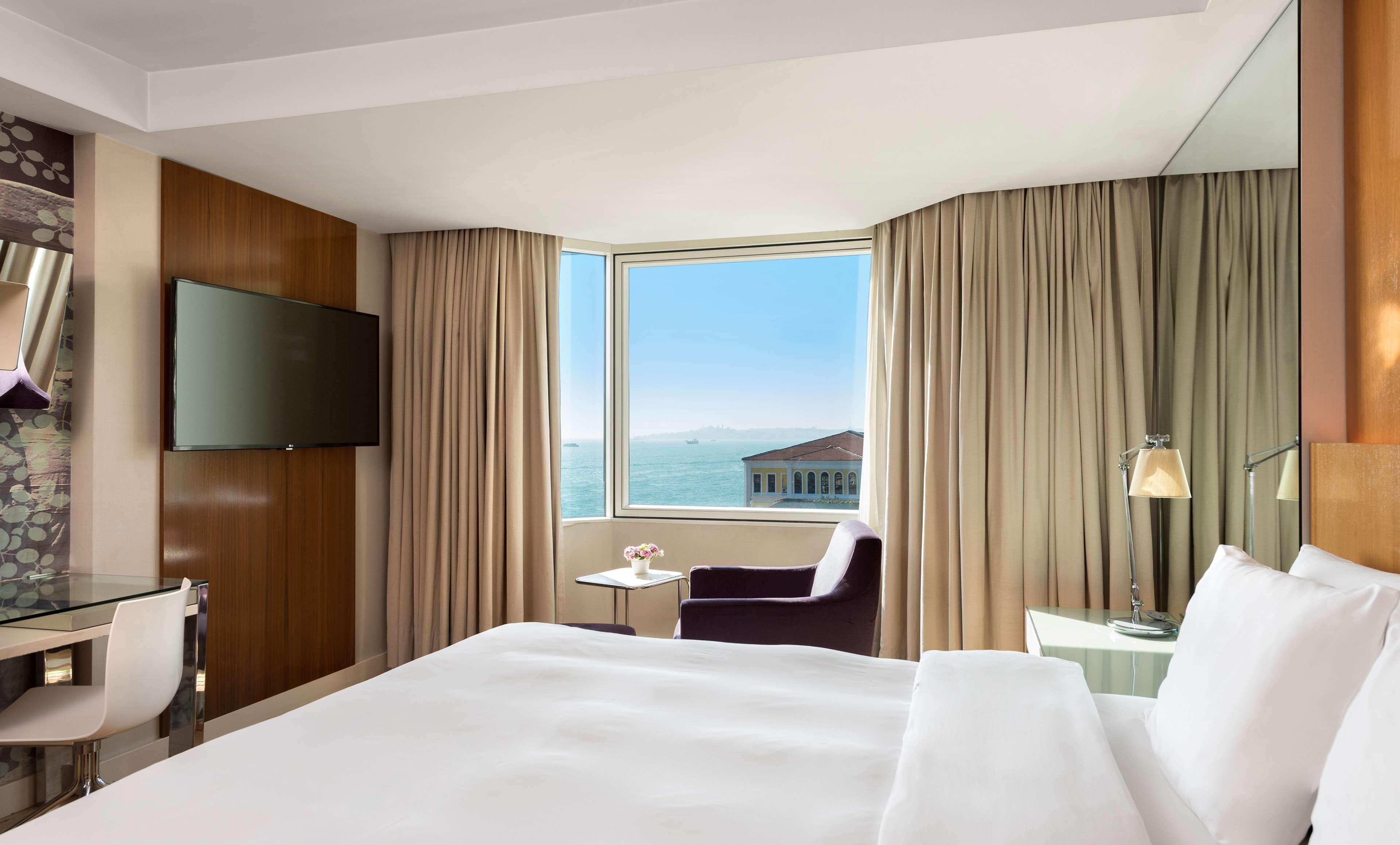 Radisson Blu Bosphorus Hotel อิสตันบูล ภายนอก รูปภาพ A room at the hotel
