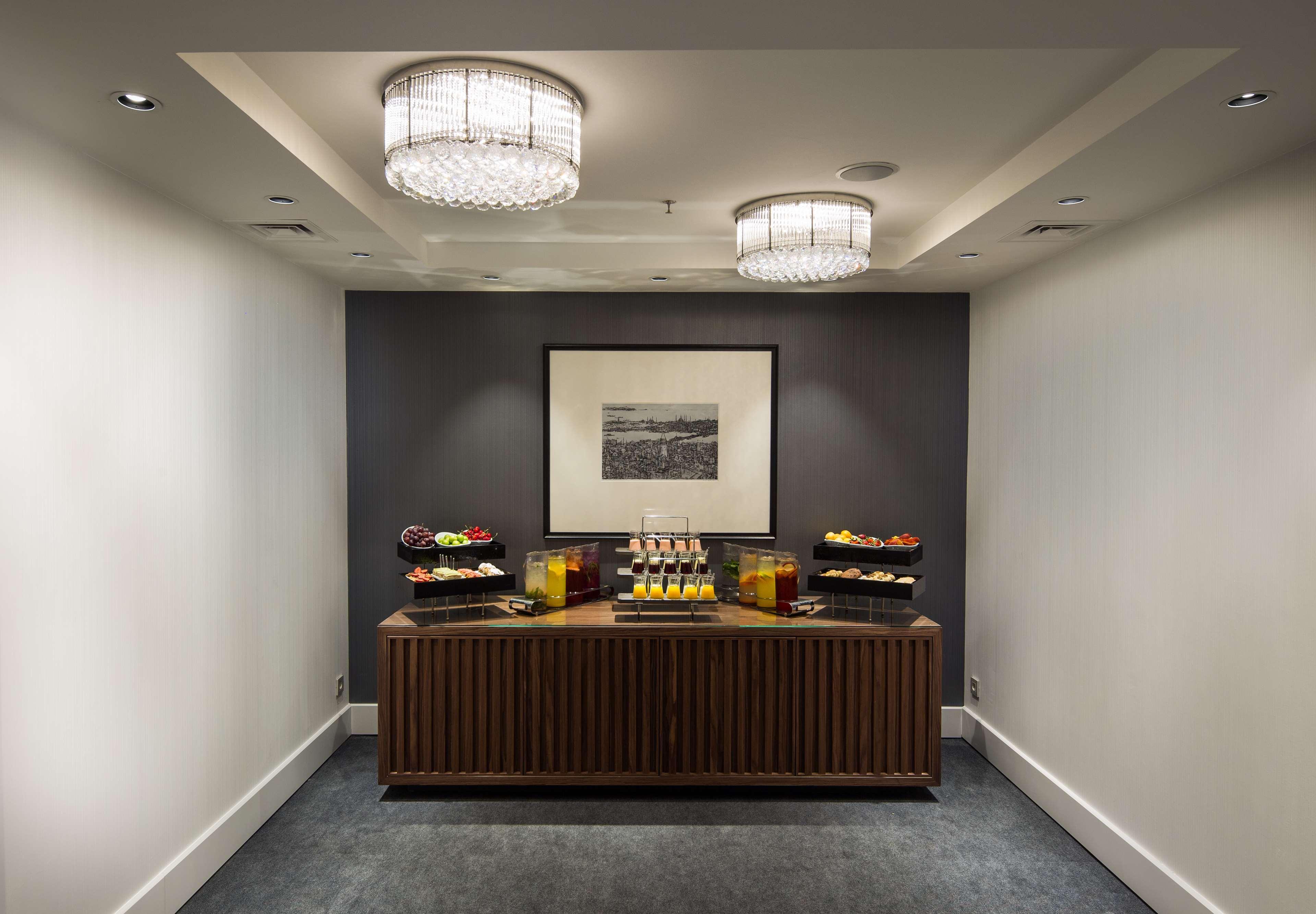 Radisson Blu Bosphorus Hotel อิสตันบูล ภายนอก รูปภาพ The bar at the 1906 Lounge