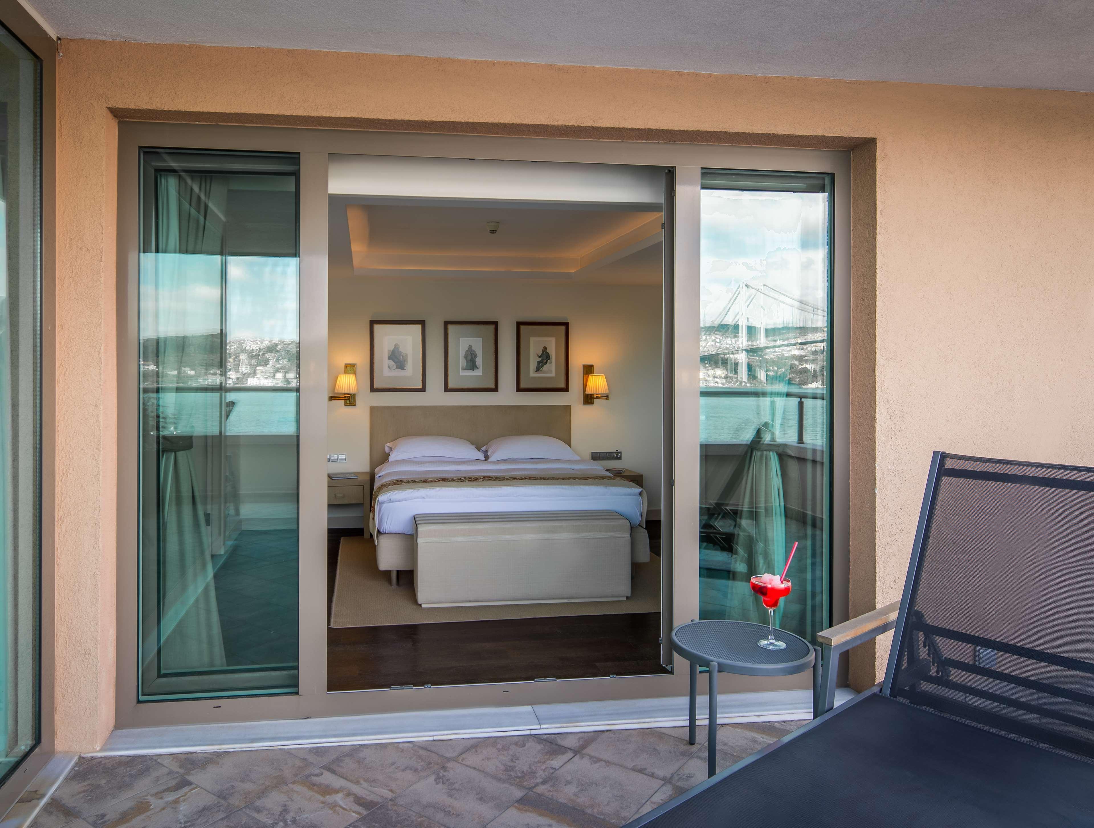 Radisson Blu Bosphorus Hotel อิสตันบูล ภายนอก รูปภาพ A room at the hotel