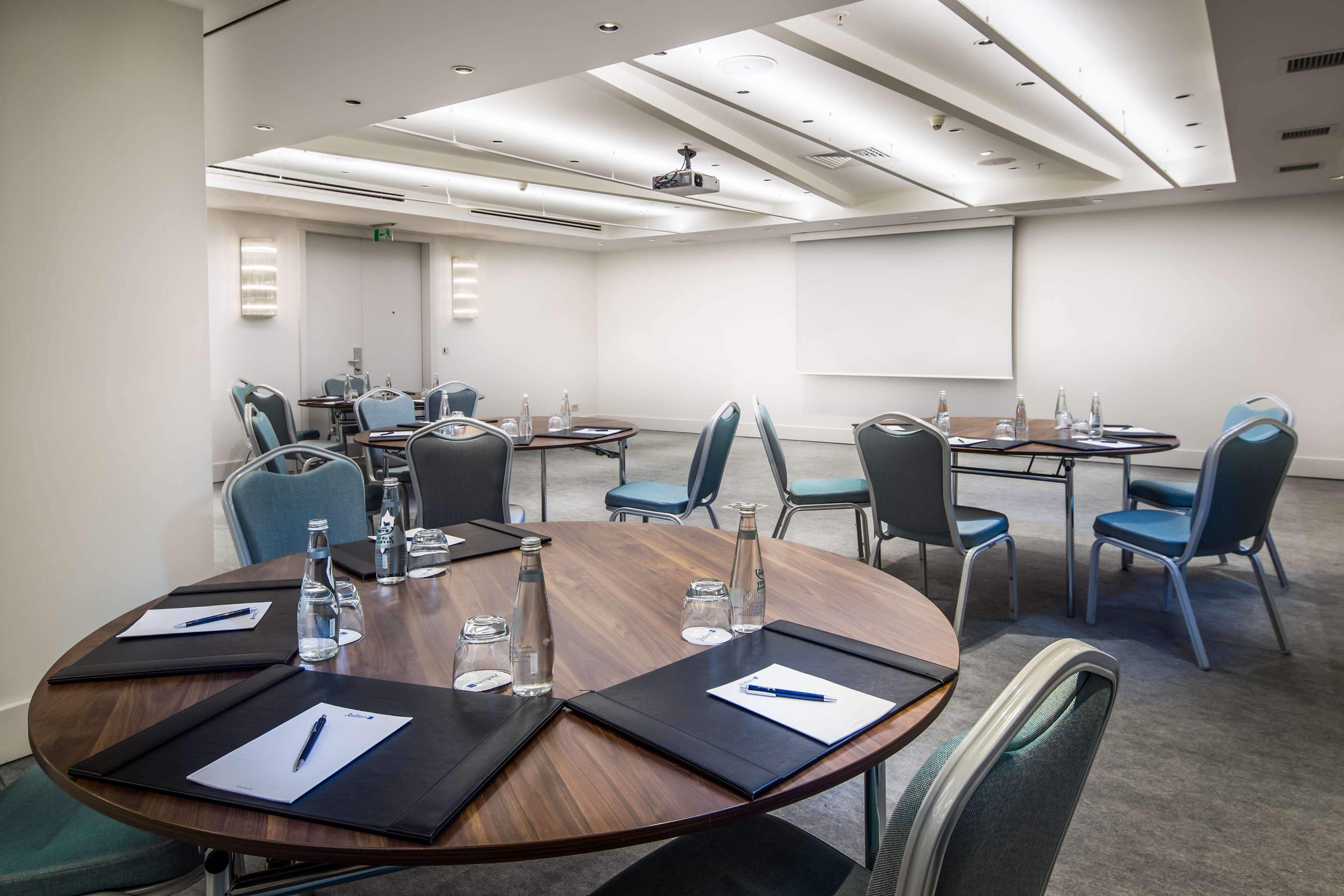 Radisson Blu Bosphorus Hotel อิสตันบูล ภายนอก รูปภาพ The meeting room at the Royal Society
