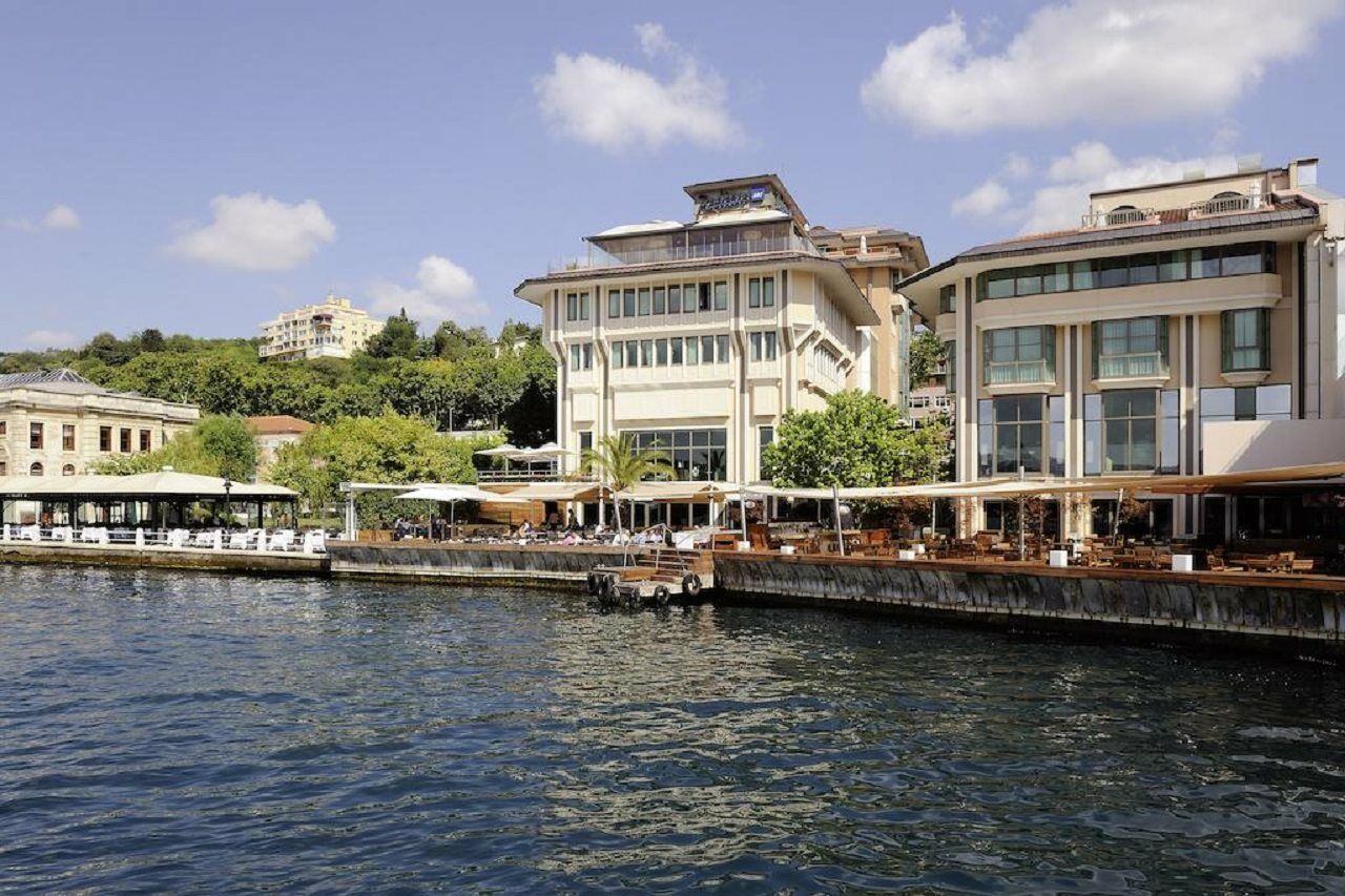 Radisson Blu Bosphorus Hotel อิสตันบูล ภายนอก รูปภาพ The Four Seasons Hotel in Istanbul